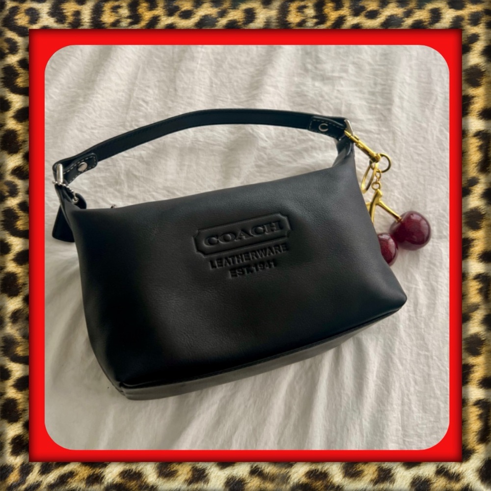 👑✅PRICE FIRM✅Small Coach Genuine Soft Black Leather Hand Bag